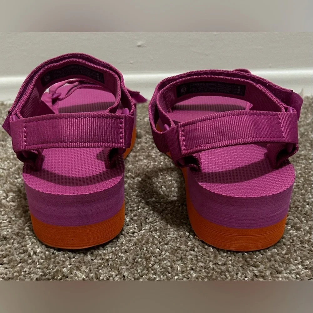 EUC Teva Flatform Universal Sandals - Picture 4 of 9